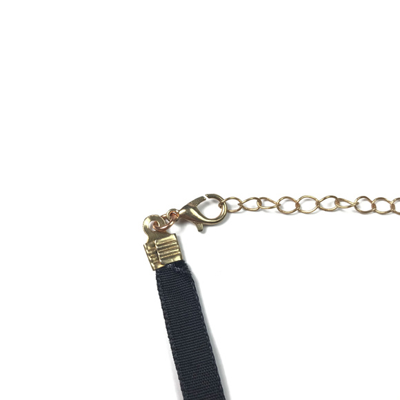 Faux Velvet Circle Diamond Choker Necklace - Picture 6 of 8